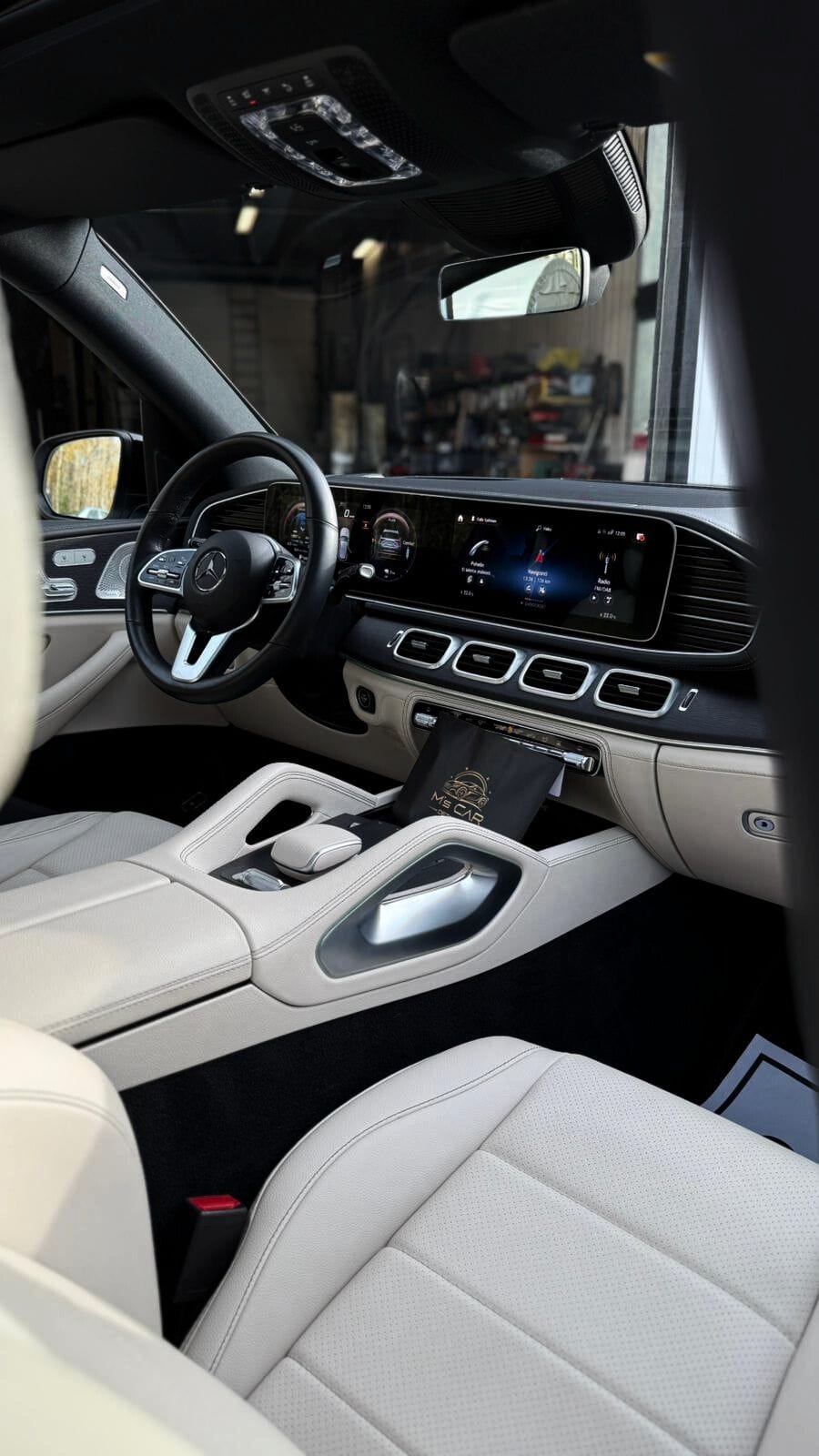 Mercedes-Benz – sisätilat, kuva 1